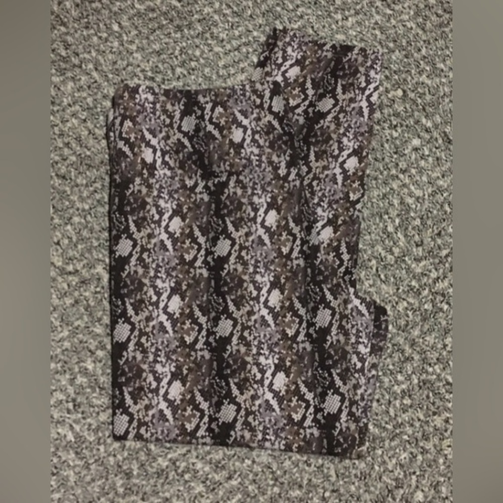Suave Snake Print Leggings